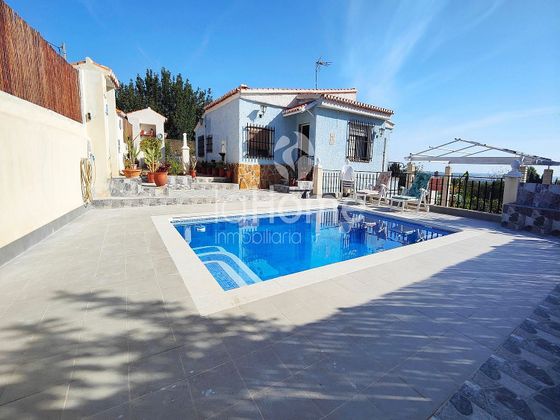 Foto 2 de Xalet en venda a Santa Bárbara de 5 habitacions amb terrassa i piscina