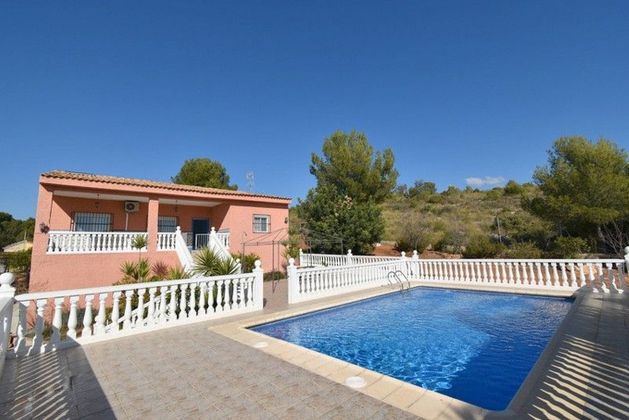 Foto 1 de Casa en venda a Olocau de 4 habitacions amb terrassa i piscina