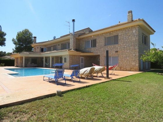 Foto 1 de Venta de casa en Serra de 5 habitaciones con terraza y piscina