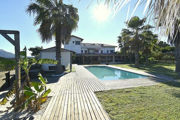 Foto 1 de Venta de casa en Plaça Eliptica-Republica Argentina-Germanies de 9 habitaciones con terraza y piscina