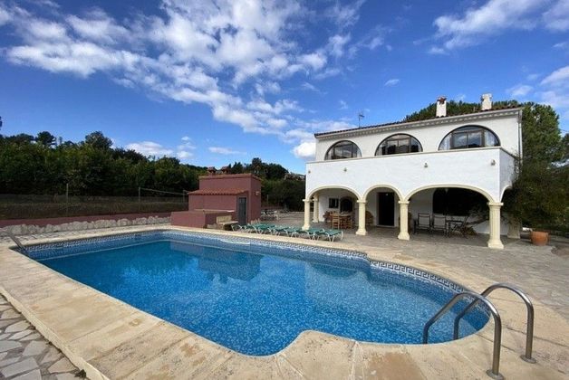 Foto 1 de Casa en venta en Benidoleig de 5 habitaciones con piscina y jardín