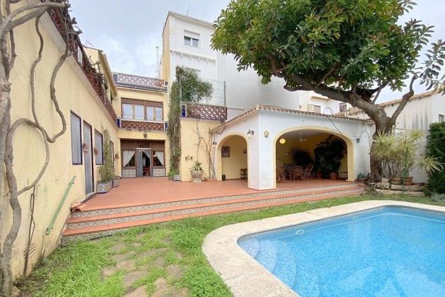 Foto 1 de Casa adossada en venda a Pedreguer de 10 habitacions amb terrassa i piscina