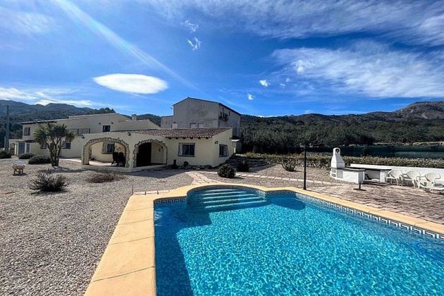 Foto 1 de Casa en venda a Castell de Castells de 4 habitacions amb terrassa i piscina