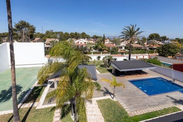 Foto 2 de Venta de casa en Montealegre de 5 habitaciones con terraza y piscina