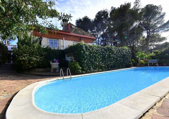 Foto 1 de Venta de casa en Turís de 3 habitaciones con terraza y piscina