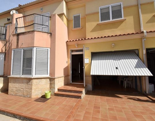 Foto 1 de Casa adossada en venda a Beneixida de 4 habitacions amb terrassa i piscina