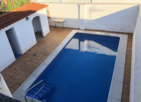 Foto 2 de Venta de casa adosada en Beneixida de 4 habitaciones con terraza y piscina