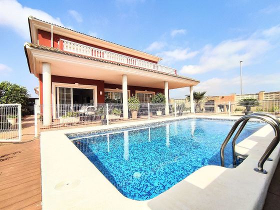 Foto 1 de Casa en venta en Daimús de 5 habitaciones con terraza y piscina