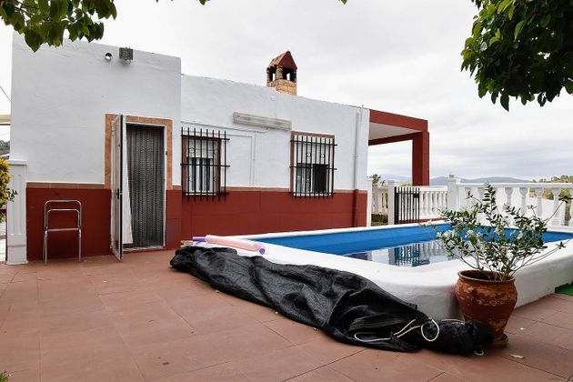 Foto 2 de Casa en venda a Torres Torres de 2 habitacions amb piscina i jardí