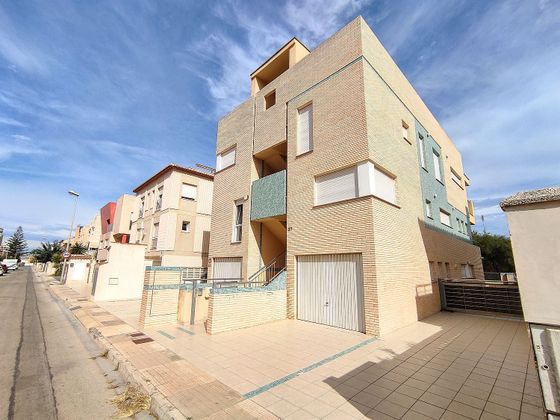Foto 2 de Pis en venda a Oliva Playa de 4 habitacions amb terrassa i garatge