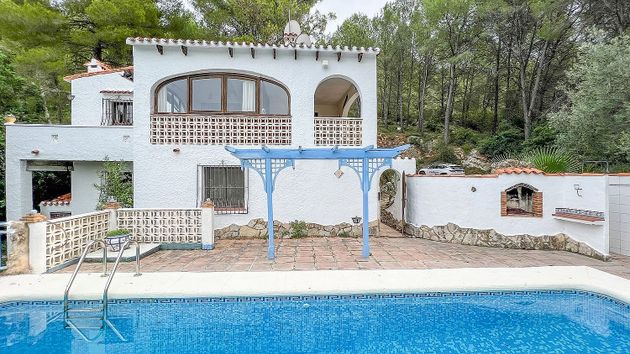 Foto 2 de Casa en venta en Orba de 4 habitaciones con terraza y piscina