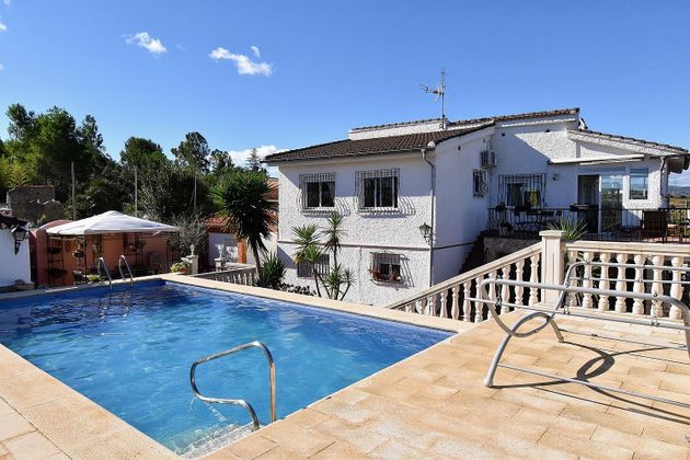 Foto 2 de Casa en venda a Montroy de 4 habitacions amb piscina i jardí