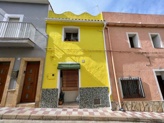 Foto 1 de Casa adosada en venta en Benidoleig de 2 habitaciones con terraza y aire acondicionado