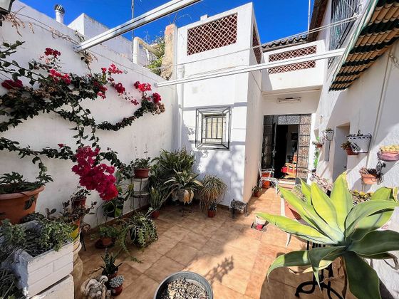 Foto 1 de Casa adossada en venda a Sagra de 4 habitacions amb terrassa i jardí