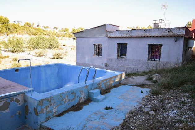 Foto 2 de Casa en venda a Monserrat de 3 habitacions amb piscina i jardí