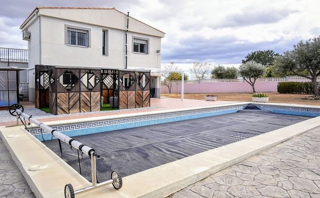 Foto 2 de Casa en venta en Montroy de 4 habitaciones con terraza y piscina