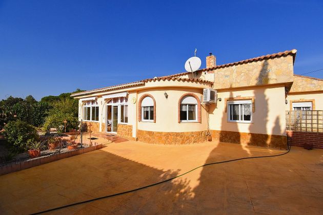 Foto 1 de Casa en venda a Montroy de 3 habitacions amb terrassa i piscina