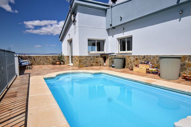 Foto 2 de Casa en venda a Olocau de 4 habitacions amb terrassa i piscina