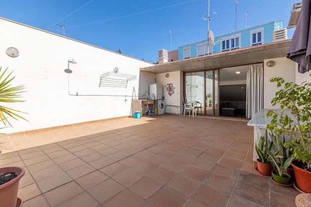 Foto 1 de Casa adossada en venda a El Cabanyal- El Canyamelar de 4 habitacions amb terrassa i garatge