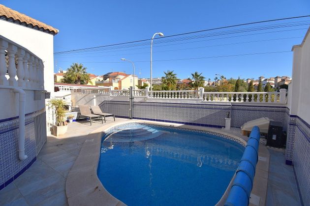 Foto 2 de Casa en venda a Villamartín de 4 habitacions amb terrassa i piscina