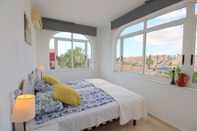 Foto 2 de Venta de casa en Villamartín de 4 habitaciones con terraza y piscina