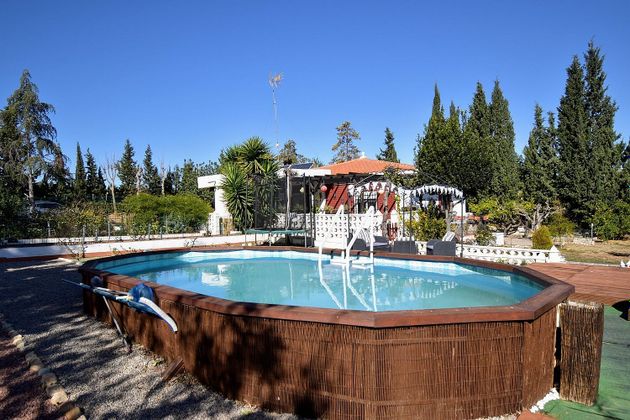 Foto 2 de Casa en venda a Pedralba de 2 habitacions amb terrassa i piscina