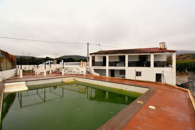 Foto 1 de Venta de casa en Sellent de 7 habitaciones con piscina y jardín