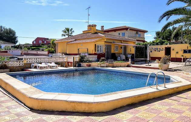 Foto 1 de Venta de casa en Turís de 6 habitaciones con piscina y garaje