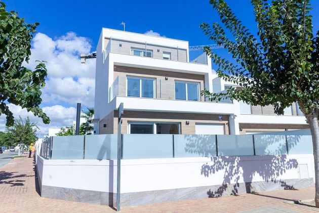 Foto 1 de Casa adossada en venda a calle Pintor José María Párraga de 4 habitacions amb terrassa i piscina