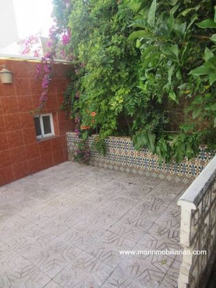 Foto 2 de Venta de casa adosada en Santa Lucía de 5 habitaciones con terraza y jardín