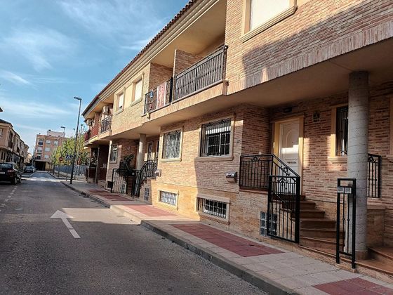 Foto 1 de Dúplex en venda a calle Infanta Cristina de 4 habitacions amb terrassa i garatge