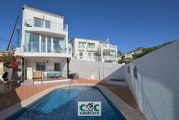Foto 2 de Casa en venta en avenida Chimenea de 4 habitaciones con terraza y piscina