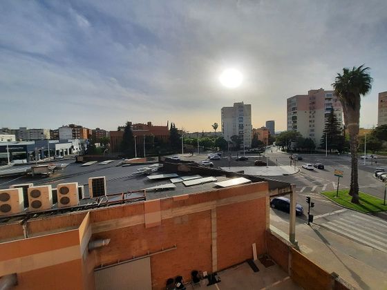 Foto 1 de Venta de piso en avenida De Cristobal Colón de 5 habitaciones con terraza y ascensor