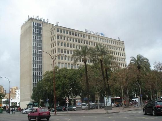 Foto 1 de Alquiler de oficina en La Buhaira de 176 m²