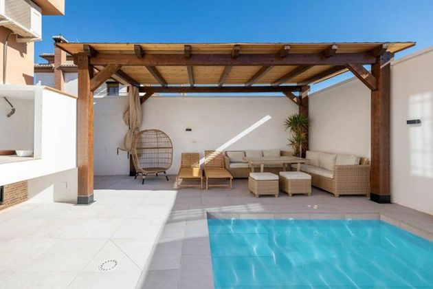 Foto 2 de Casa en venda a calle Cuba de 3 habitacions amb terrassa i piscina