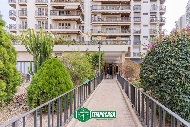 Foto 2 de Venta de piso en Jaume Roig de 6 habitaciones con terraza y garaje