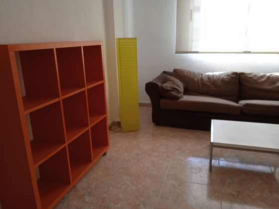 Foto 1 de Pis en lloguer a Jaume Roig de 3 habitacions amb mobles i aire acondicionat