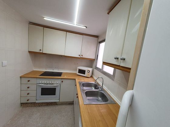 Foto 2 de Alquiler de piso en Jaume Roig de 3 habitaciones con muebles y aire acondicionado