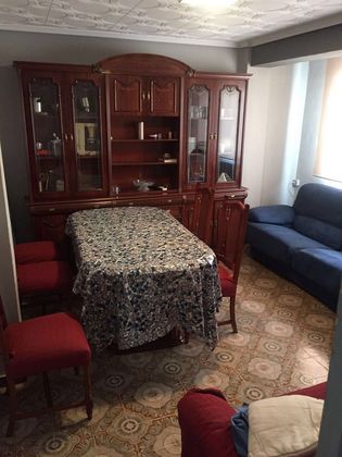 Foto 2 de Pis en lloguer a Montolivet de 4 habitacions amb mobles i balcó