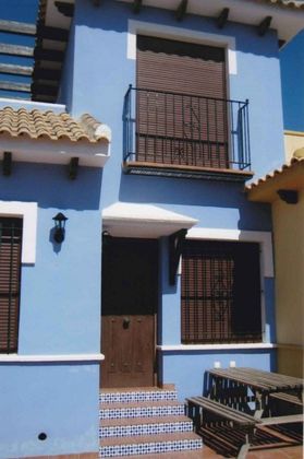 Foto 1 de Casa adosada en venta en calle Pedro Mancebo de 3 habitaciones con terraza y piscina