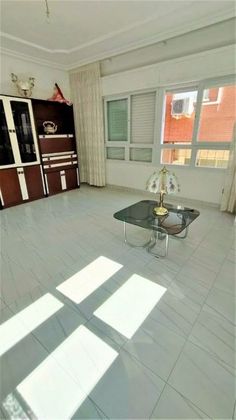Foto 2 de Pis en venda a calle Tetuán de 3 habitacions amb garatge i ascensor