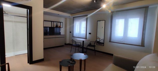 Foto 1 de Alquiler de piso en Perchel Sur - Plaza de Toros Vieja de 1 habitación con muebles y aire acondicionado