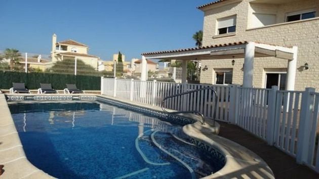 Foto 1 de Chalet en venta en Playa del Esparto-Veneziola de 6 habitaciones con terraza y piscina