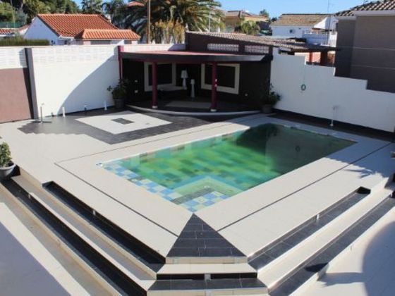 Foto 2 de Venta de chalet en urbanización Huerto la Rabasa de 7 habitaciones con terraza y piscina