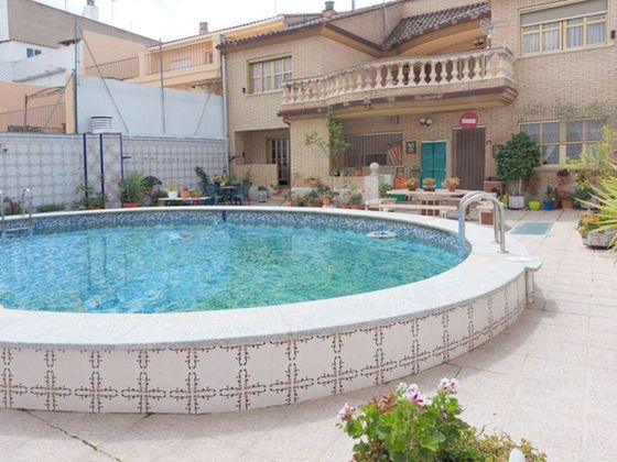 Foto 1 de Casa adossada en venda a Picassent de 5 habitacions amb terrassa i piscina