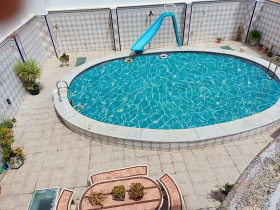 Foto 2 de Casa adossada en venda a Picassent de 5 habitacions amb terrassa i piscina