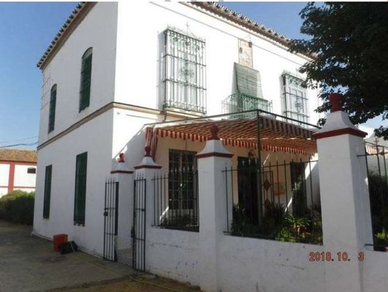 Foto 2 de Edifici en venda a calle Castilleja de la Cuesta Sevilla de 1874 m²