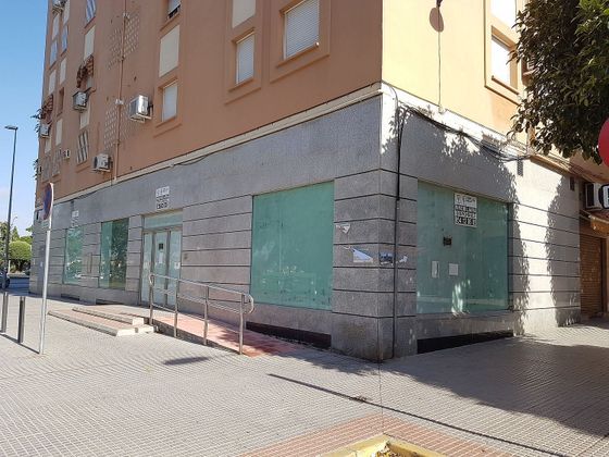 Foto 2 de Local en lloguer a calle Bolonia de 180 m²