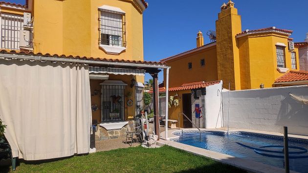 Foto 1 de Venta de casa en calle Cvasco Nuñez de Balboa de 4 habitaciones con terraza y piscina