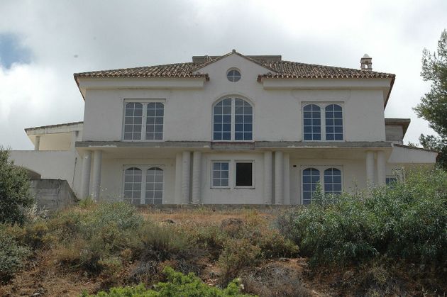 Foto 1 de Chalet en venta en Alhaurín el Grande de 9 habitaciones con terraza y piscina